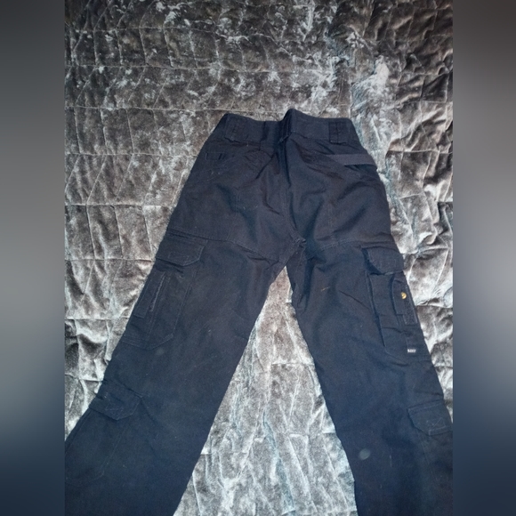 Like New 5.11 Tactical Series Professional Cargo Pants Size 4 - Picture 2 of 2